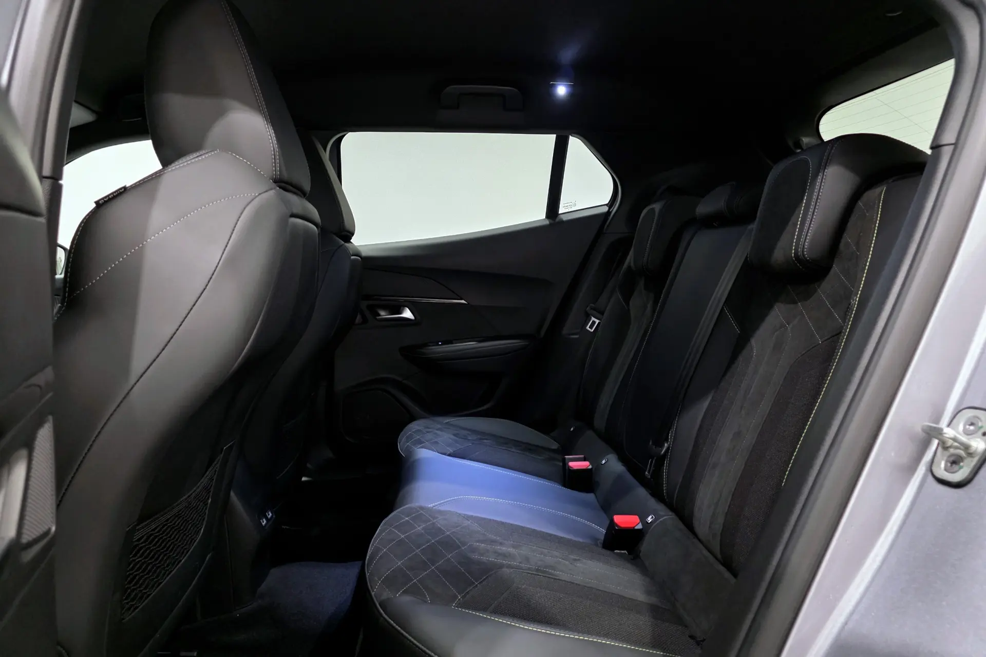 Peugeot e-2008 50 kWh GT Pack 11