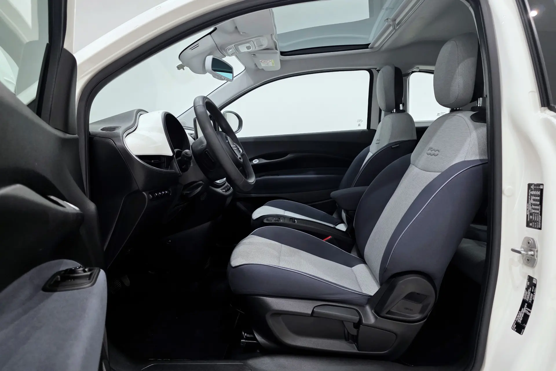 Fiat 500e 3 + 1 42 kWh Icon 10