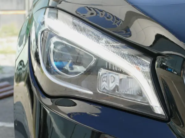 Mercedes-Benz CLA 180 d Shooting Brake Urban 10