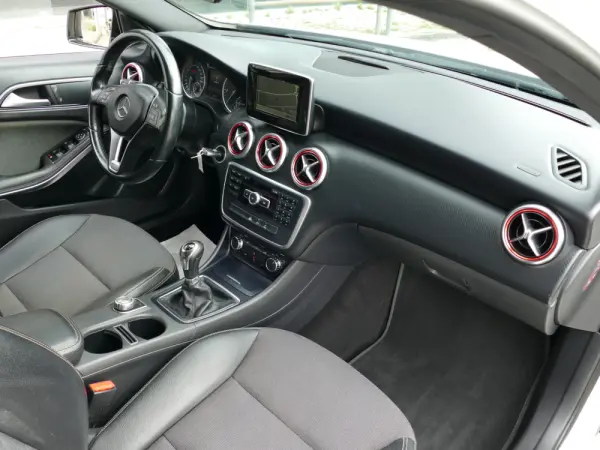 Mercedes-Benz A 180 d AMG Line 26