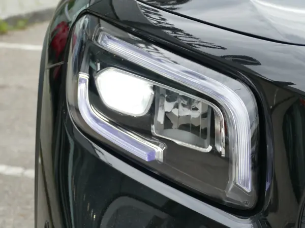 Mercedes-Benz GLB 180 d AMG Line 8