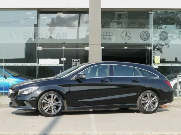 Mercedes-Benz CLA 180 d Shooting Brake Urban 33