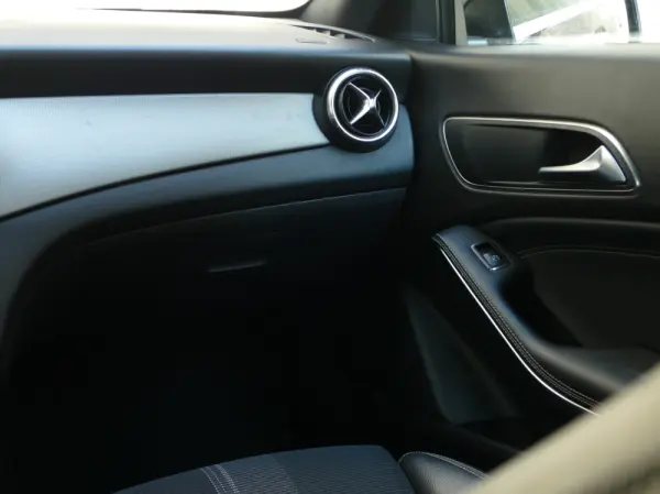 Mercedes-Benz CLA 180 d Shooting Brake Urban 29