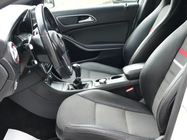 Mercedes-Benz A 180 d AMG Line 25