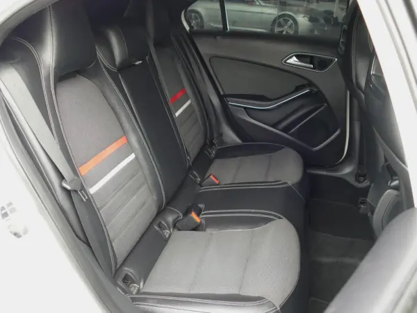 Mercedes-Benz A 180 d AMG Line 30