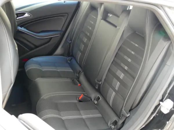 Mercedes-Benz CLA 180 d Shooting Brake Urban 26