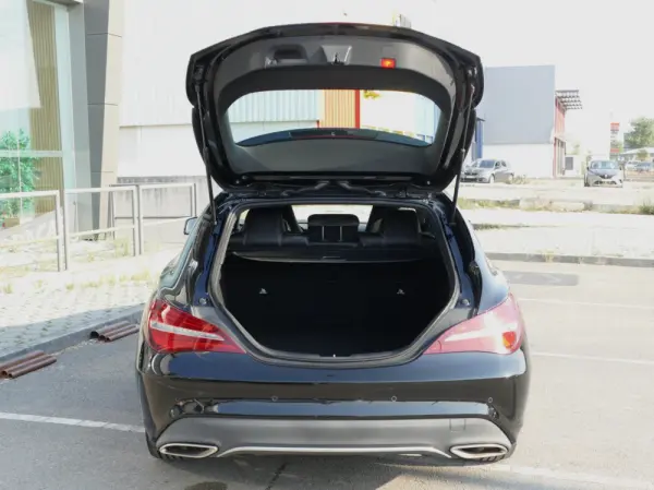 Mercedes-Benz CLA 180 d Shooting Brake Urban 6