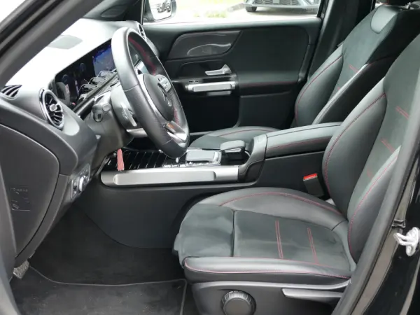 Mercedes-Benz GLB 180 d AMG Line 25