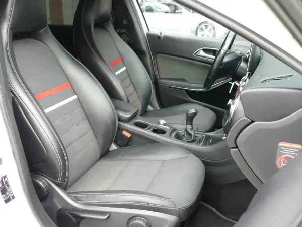 Mercedes-Benz A 180 d AMG Line 27