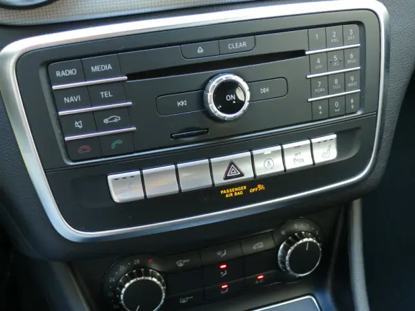 Mercedes-Benz CLA 180 d Shooting Brake Urban 17