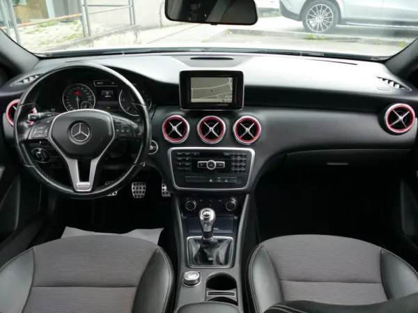 Mercedes-Benz A 180 d AMG Line 35