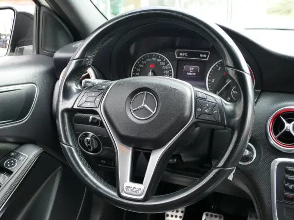 Mercedes-Benz A 180 d AMG Line 33