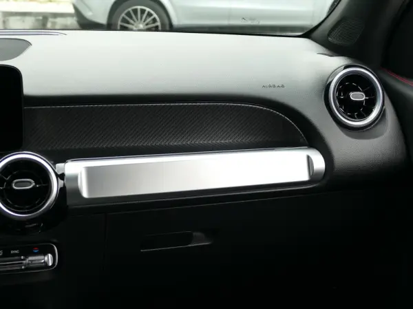 Mercedes-Benz GLB 180 d AMG Line 33