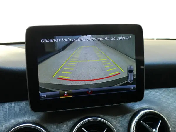 Mercedes-Benz CLA 180 d Shooting Brake Urban 16