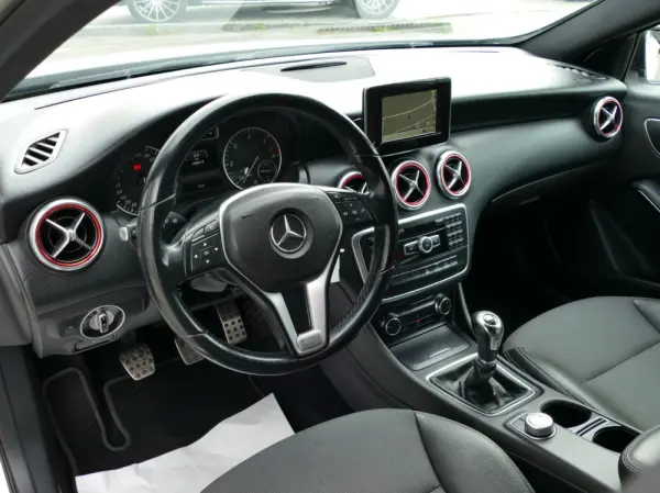 Mercedes-Benz A 180 d AMG Line 23
