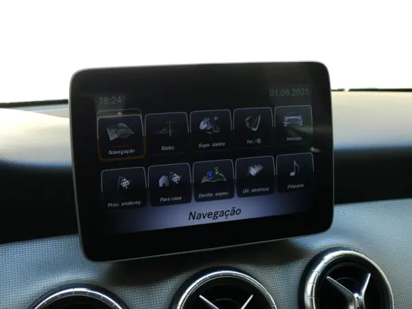 Mercedes-Benz CLA 180 d Shooting Brake Urban 15