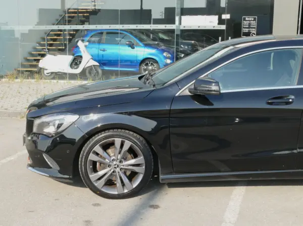 Mercedes-Benz CLA 180 d Shooting Brake Urban 12