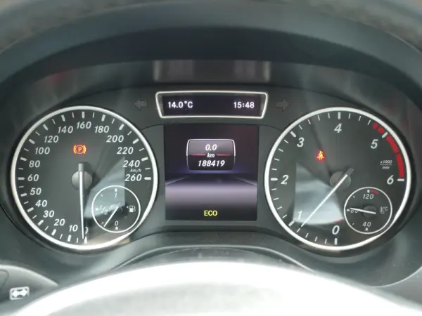 Mercedes-Benz A 180 d AMG Line 16