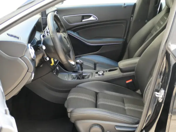 Mercedes-Benz CLA 180 d Shooting Brake Urban 21