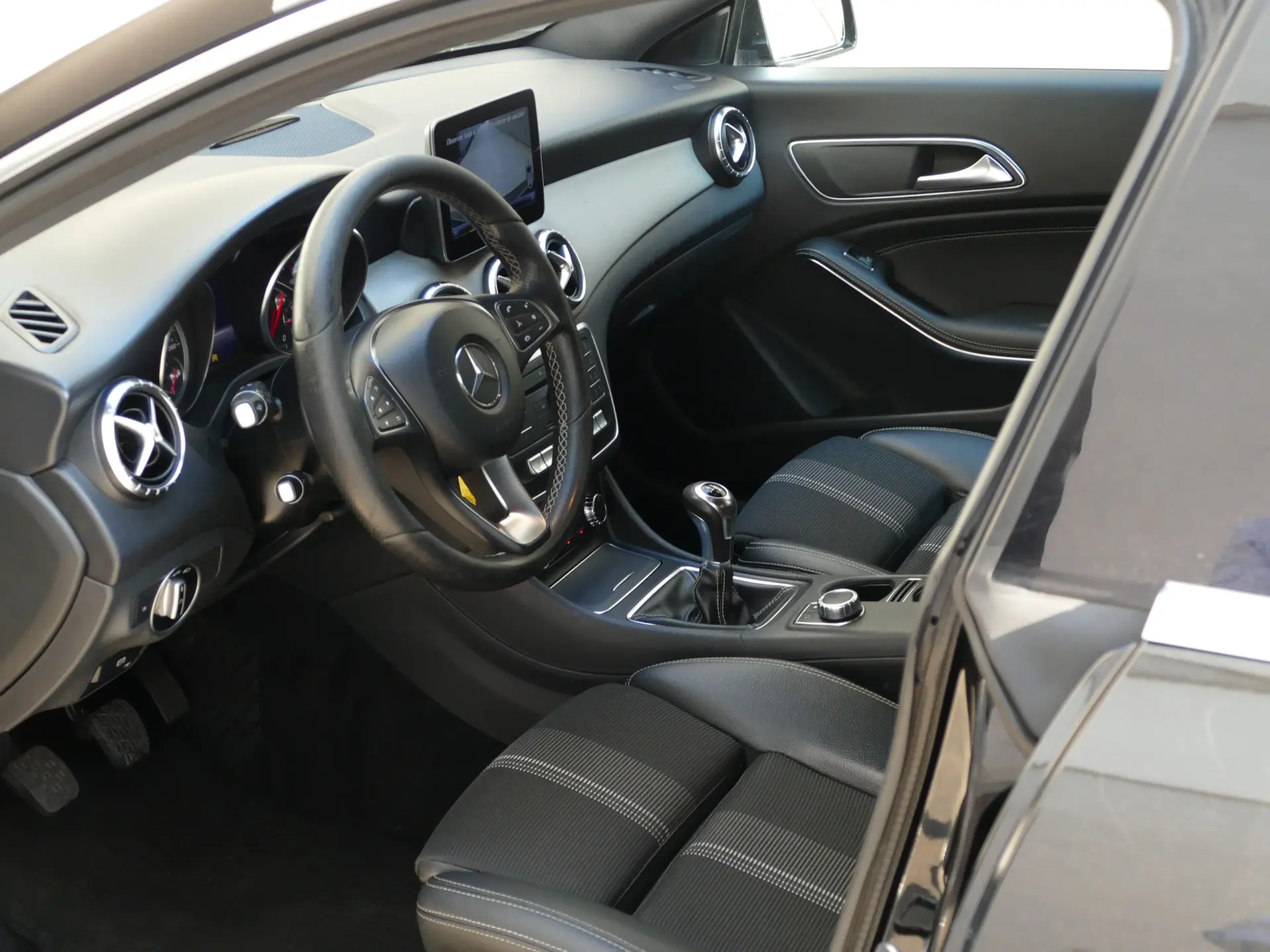 Mercedes-Benz CLA 180 d Shooting Brake Urban 19