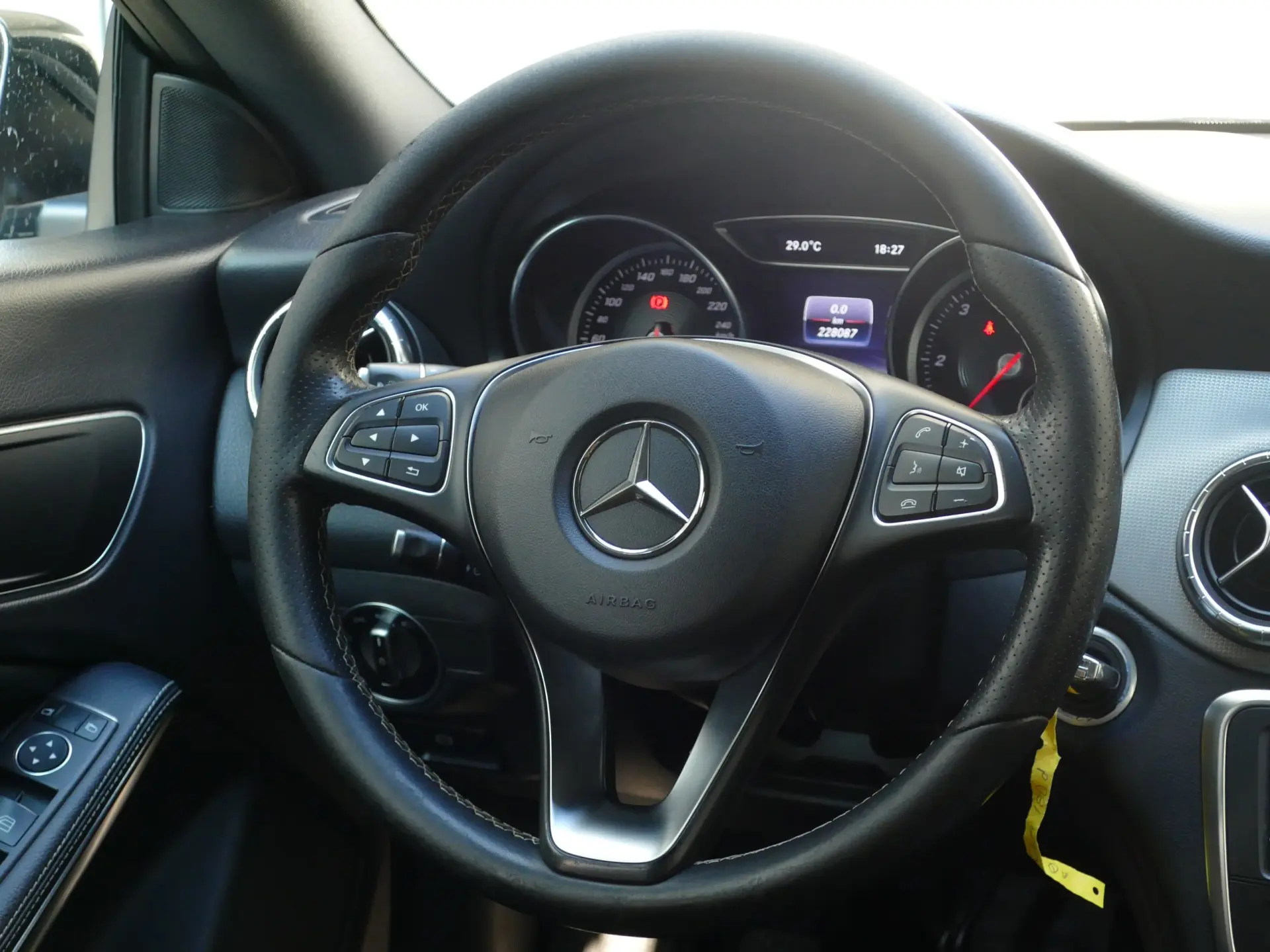 Mercedes-Benz CLA 180 d Shooting Brake Urban 31