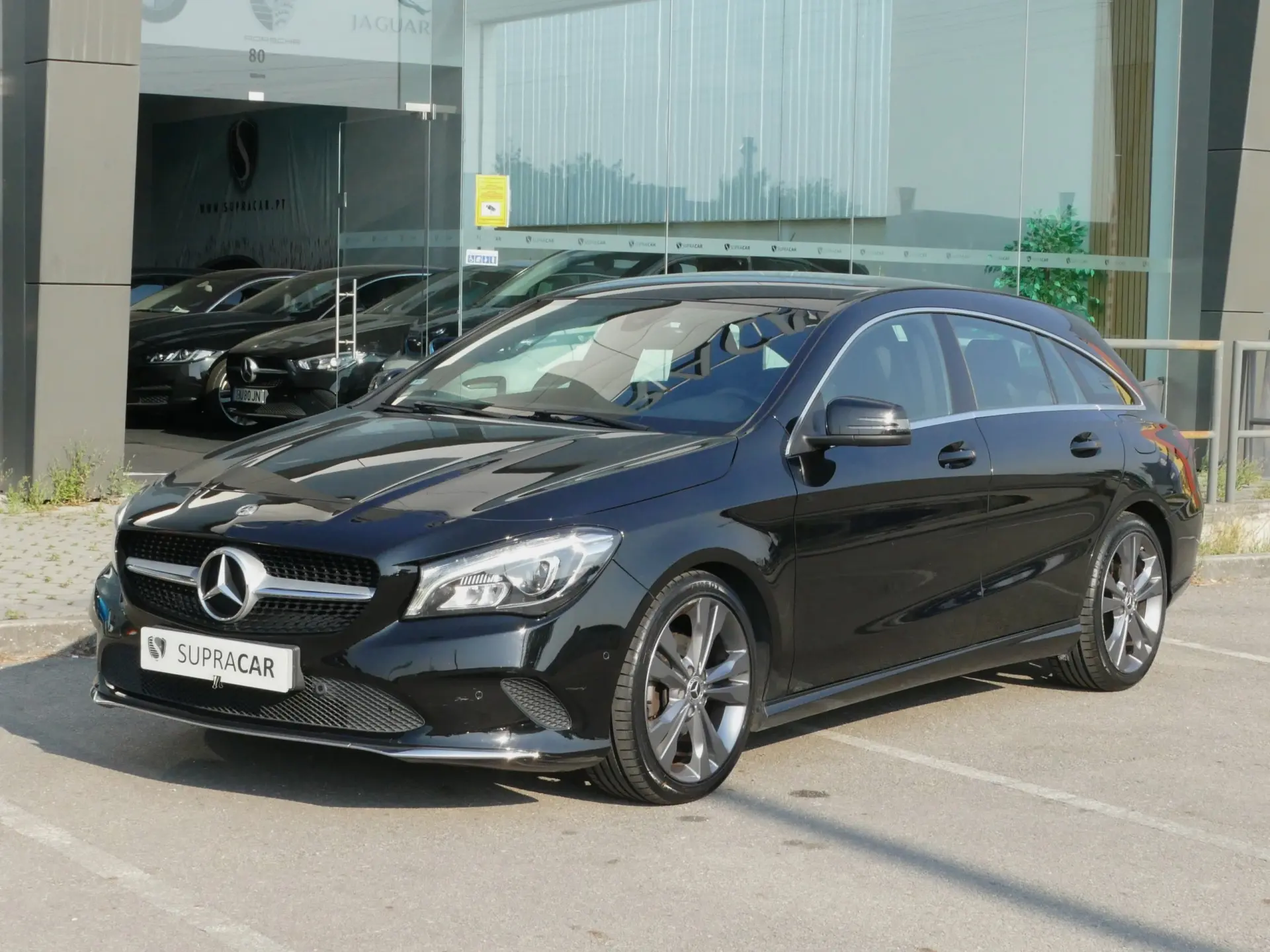 Mercedes-Benz CLA 180 d Shooting Brake Urban 1