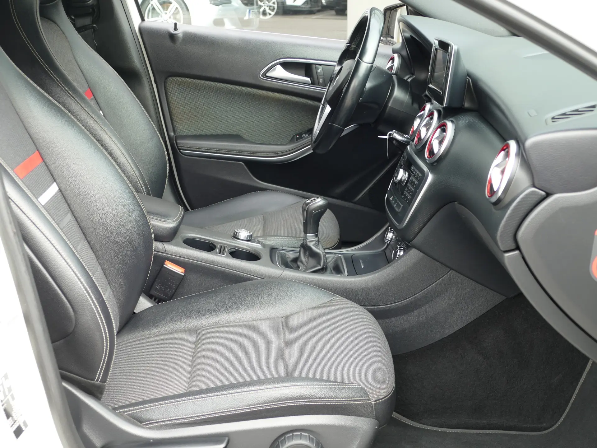 Mercedes-Benz A 180 d AMG Line 28