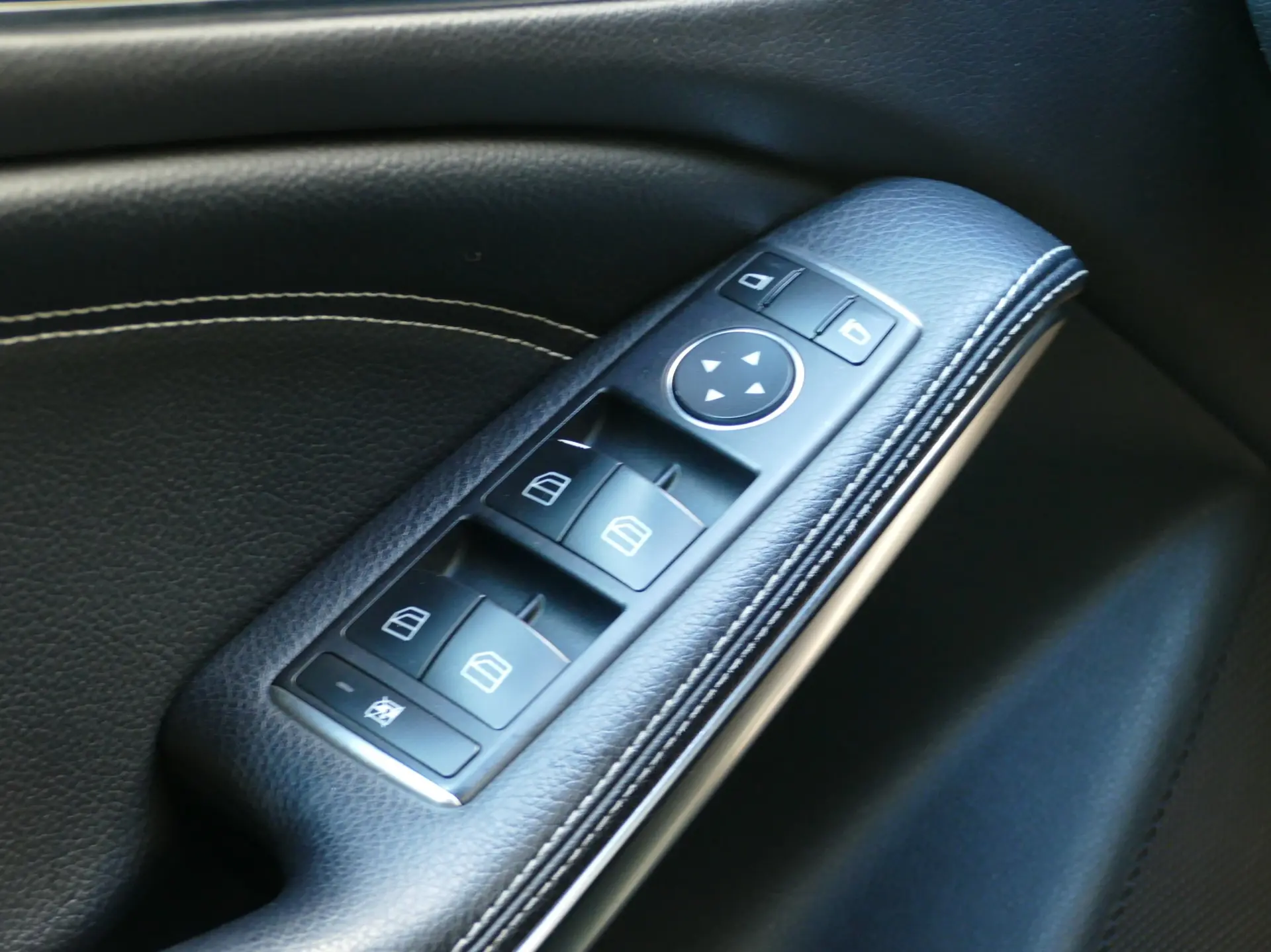 Mercedes-Benz CLA 180 d Shooting Brake Urban 27