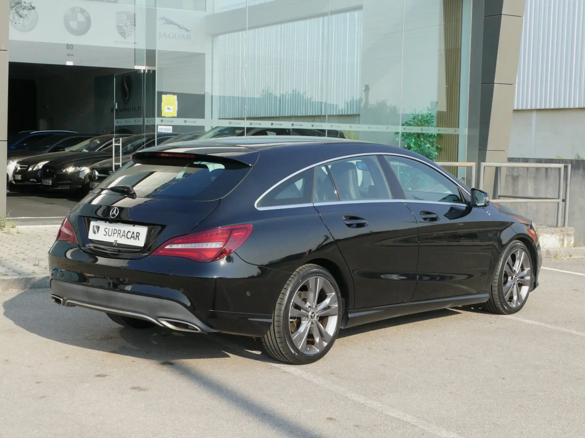 Mercedes-Benz CLA 180 d Shooting Brake Urban 3