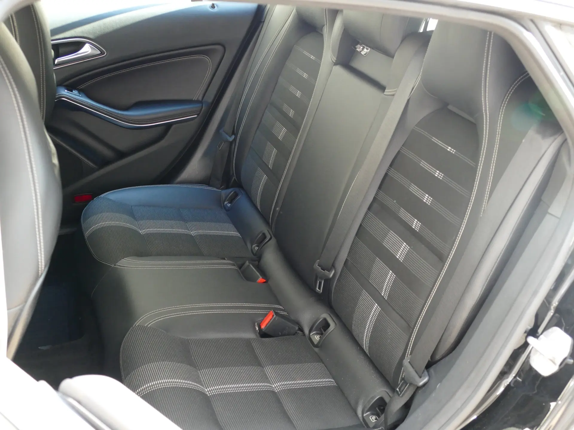 Mercedes-Benz CLA 180 d Shooting Brake Urban 26