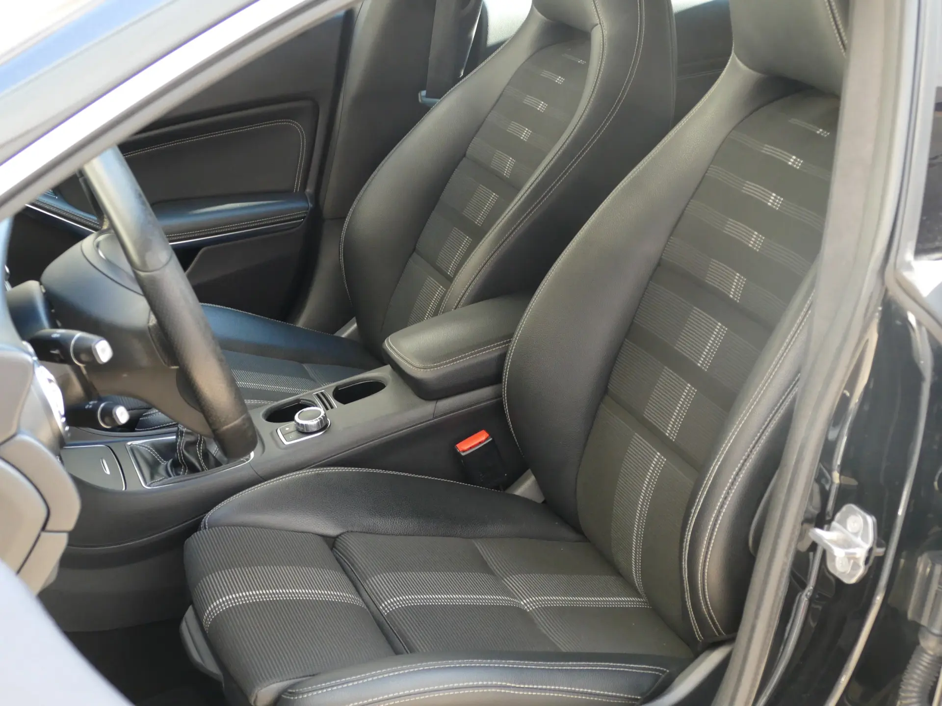 Mercedes-Benz CLA 180 d Shooting Brake Urban 20