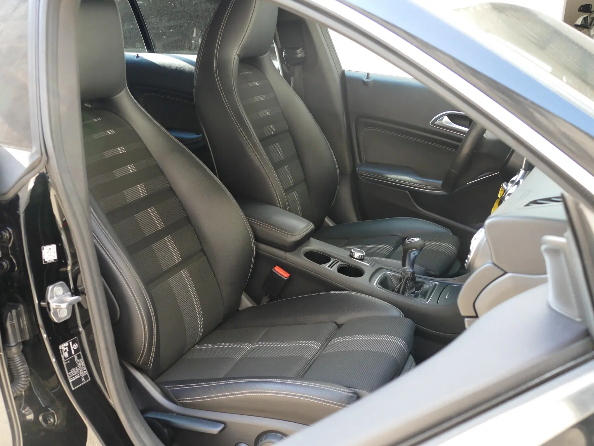 Mercedes-Benz CLA 180 d Shooting Brake Urban 23