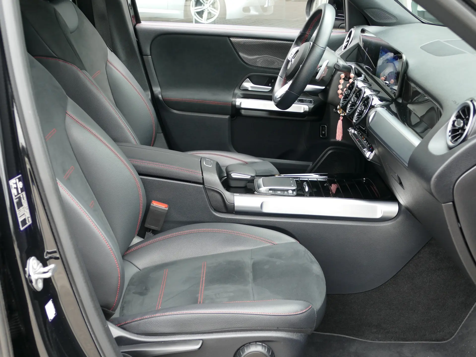 Mercedes-Benz GLB 180 d AMG Line 28