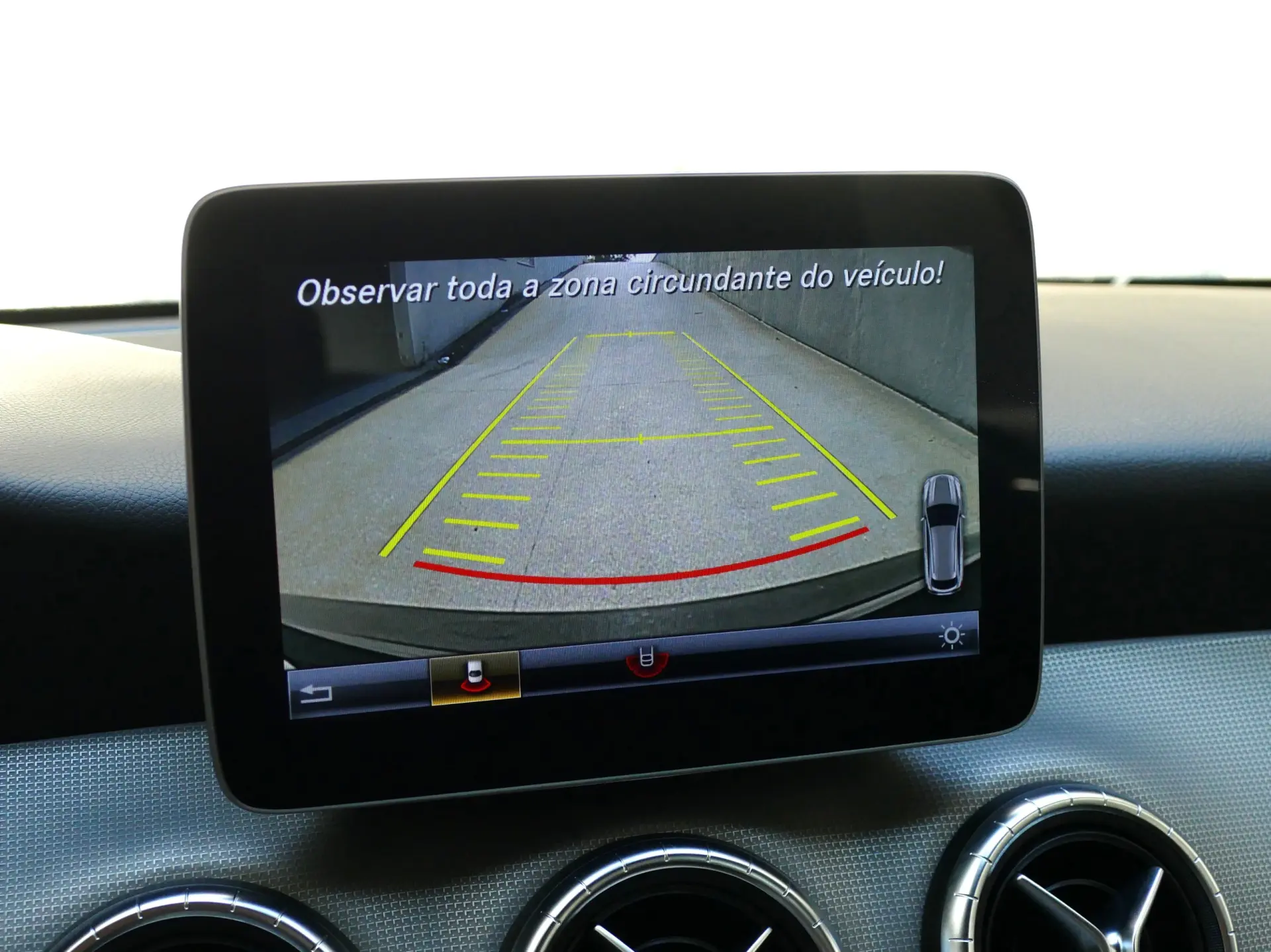 Mercedes-Benz CLA 180 d Shooting Brake Urban 16