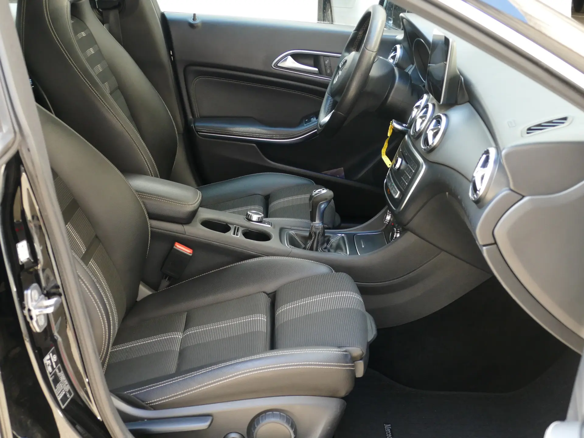 Mercedes-Benz CLA 180 d Shooting Brake Urban 24