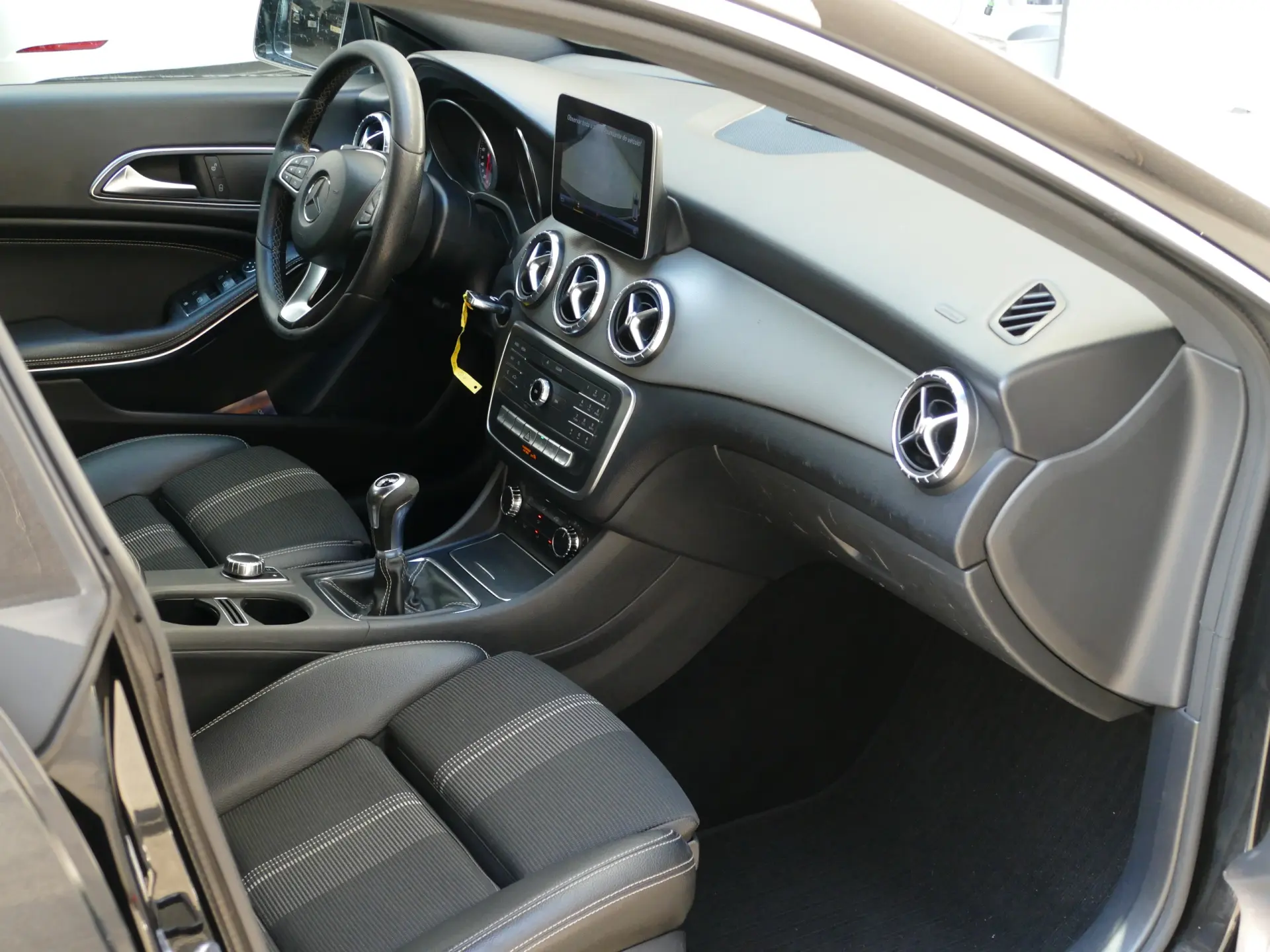 Mercedes-Benz CLA 180 d Shooting Brake Urban 22