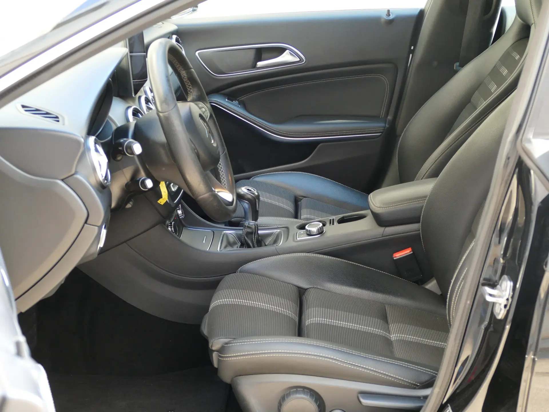 Mercedes-Benz CLA 180 d Shooting Brake Urban 21