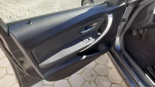 BMW 318 d Touring Advantage 29