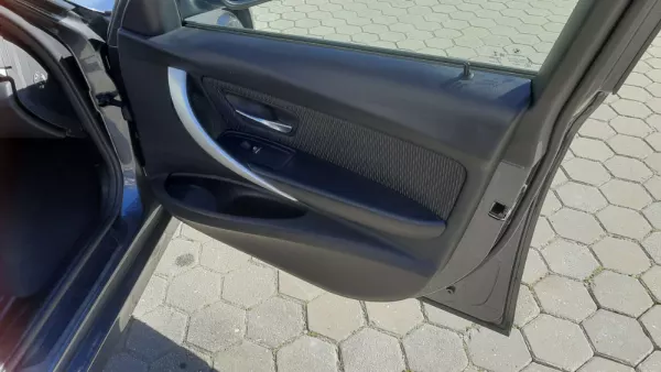 BMW 318 d Touring Advantage 32