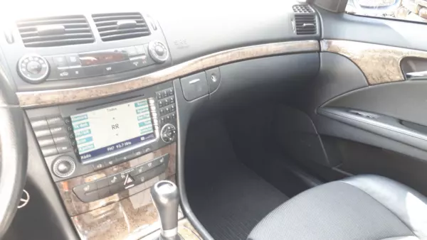 Mercedes-Benz E 280 Avantgarde 13