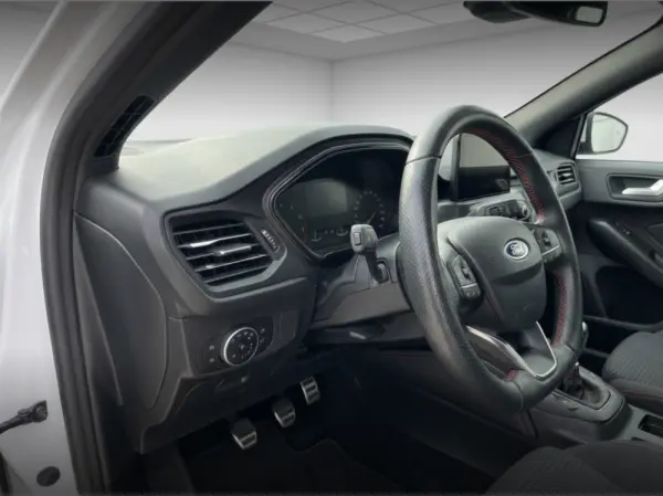 Ford Focus SW 1.5 TDCi EcoBlue ST-Line 18