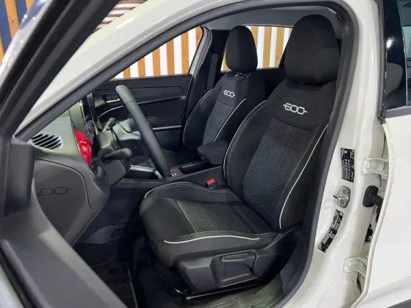 Fiat 600e 54 kWh (RED) 11