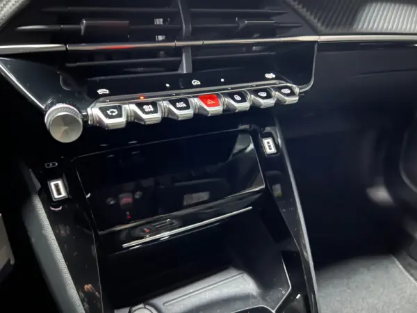 Peugeot 2008 1.2 Hybrid Allure e-DCS6 24