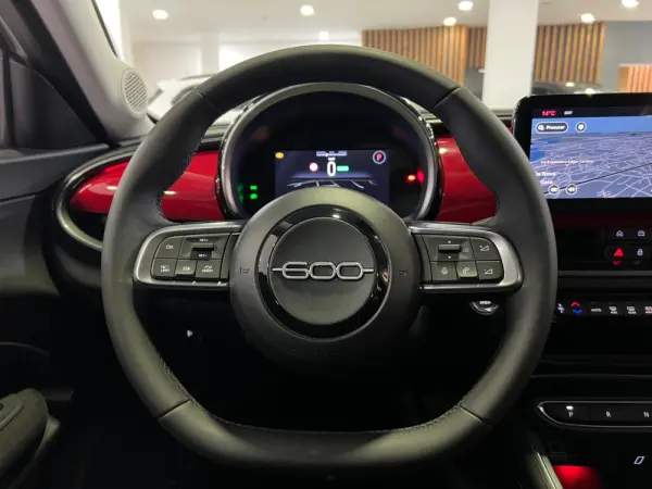 Fiat 600e 54 kWh (RED) 16