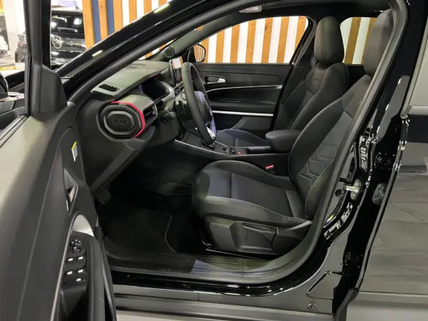 Jeep Avenger 1.2 e-Hybrid Summit DCT 14