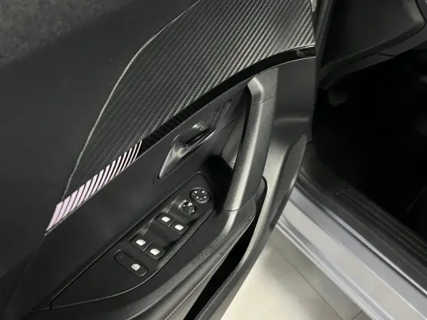 Peugeot 2008 1.2 Hybrid Allure e-DCS6 26