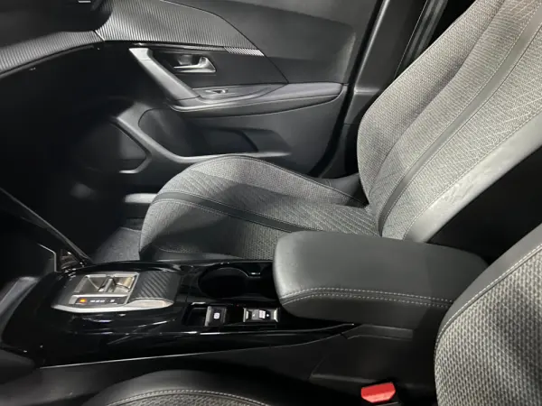 Peugeot 2008 1.2 Hybrid Allure e-DCS6 11