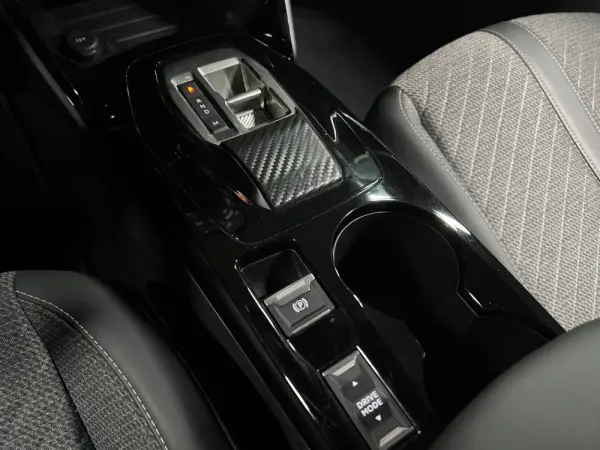 Peugeot 2008 1.2 Hybrid Allure e-DCS6 30