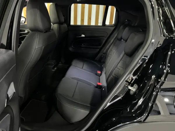 Jeep Avenger 1.2 e-Hybrid Summit DCT 17