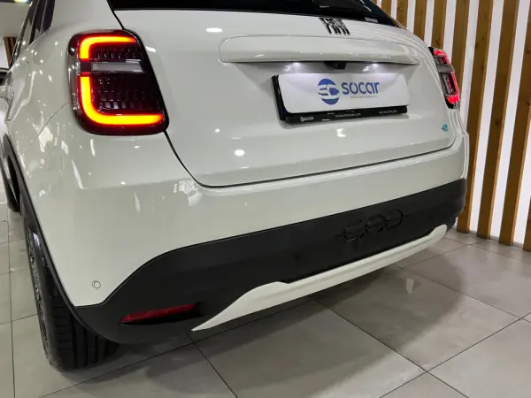 Fiat 600e 54 kWh (RED) 8